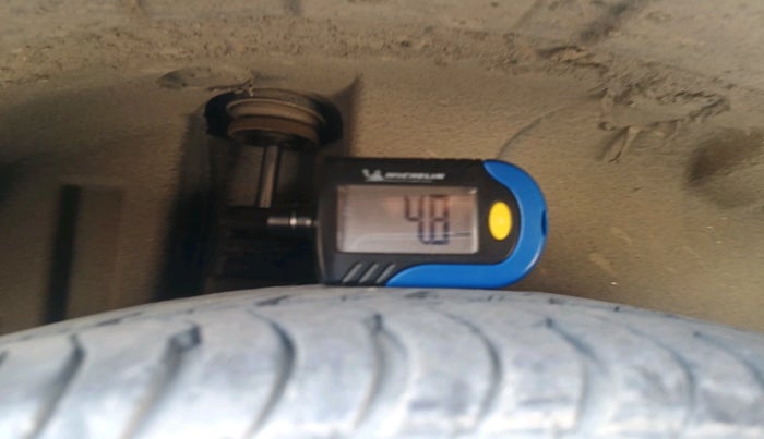 2017 Maruti Swift LXI (O), Petrol, Manual, 1,29,714 km, tyre