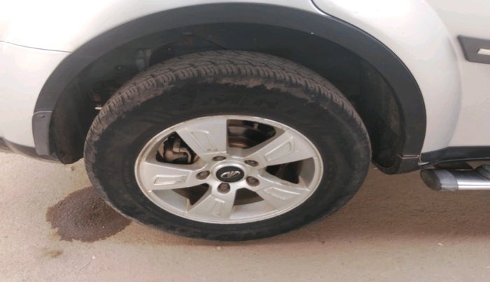 2015 Mahindra XUV500 W8, Diesel, Manual, 1,20,068 km, tyre
