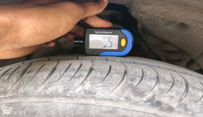 2022 Mahindra XUV300 W6 1.2 PETROL, Petrol, Manual, 19,173 km, tyre