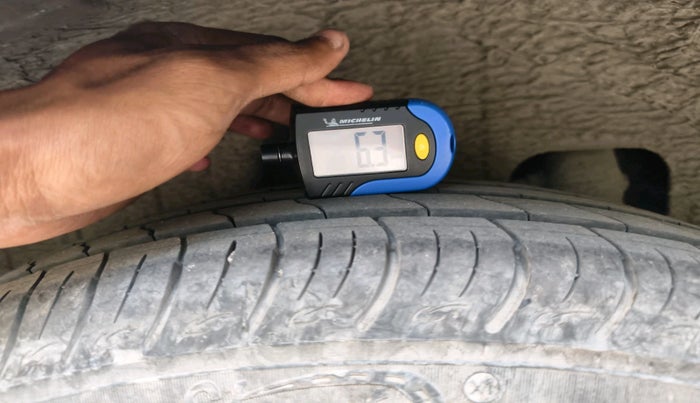 2022 Mahindra XUV300 W6 1.2 PETROL, Petrol, Manual, 19,173 km, tyre