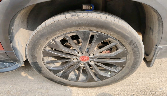 2022 MG HECTOR PLUS SHARP 2.0 DIESEL TURBO MT 6-STR DUAL TONE, Diesel, Manual, 99,148 km, tyre