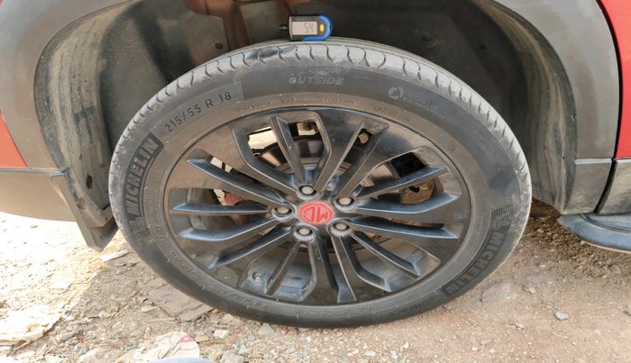 2022 MG HECTOR PLUS SHARP 2.0 DIESEL TURBO MT 6-STR DUAL TONE, Diesel, Manual, 99,148 km, tyre