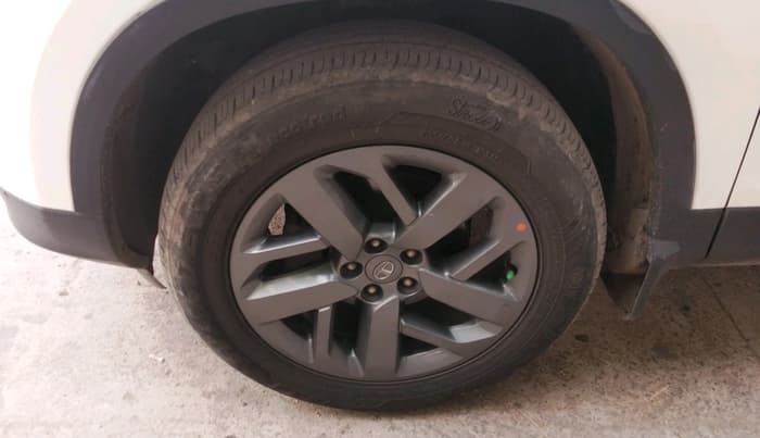 2021 Tata Safari XTA PLUS, Diesel, Automatic, 85,352 km, tyre