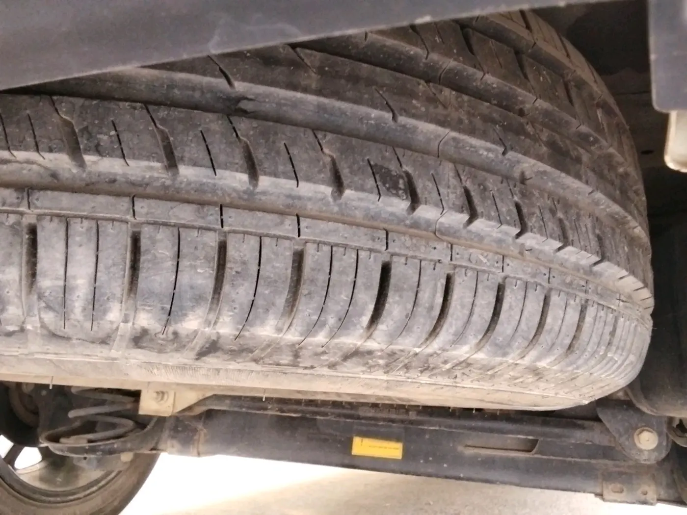2021 Tata Safari XTA PLUS, Diesel, Automatic, 86,000 km, tyre