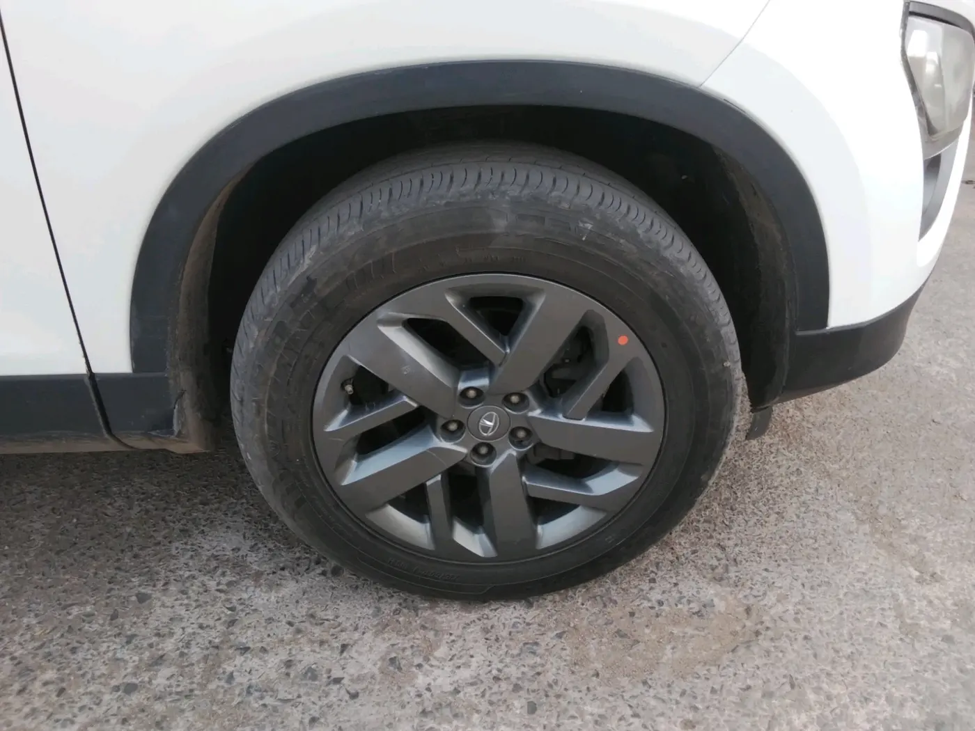 2021 Tata Safari XTA PLUS, Diesel, Automatic, 86,000 km, tyre