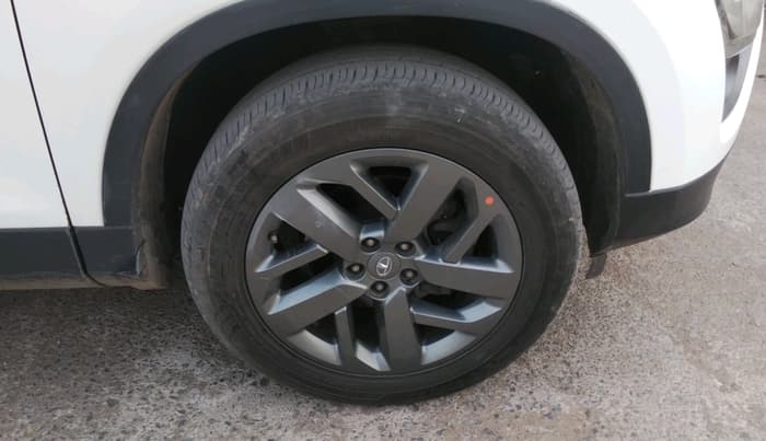 2021 Tata Safari XTA PLUS, Diesel, Automatic, 85,352 km, tyre