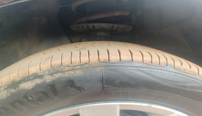 2016 Volkswagen Vento HIGHLINE 1.5 AT, Diesel, Automatic, 1,39,414 km, tyre