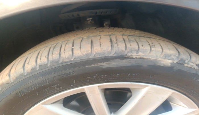 2016 Volkswagen Vento HIGHLINE 1.5 AT, Diesel, Automatic, 1,39,414 km, tyre