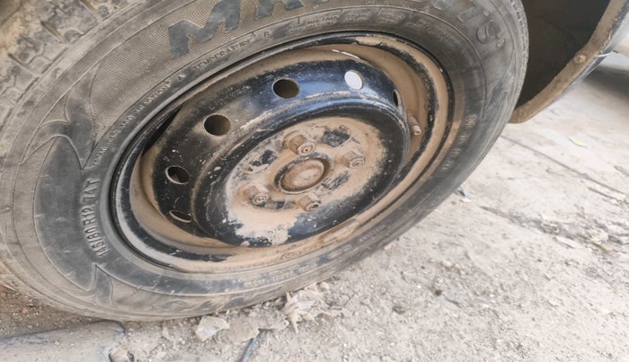 2011 Maruti Alto LXI, CNG, Manual, 1,04,250 km, tyre