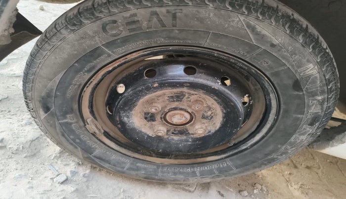 2011 Maruti Alto LXI, CNG, Manual, 1,04,250 km, tyre