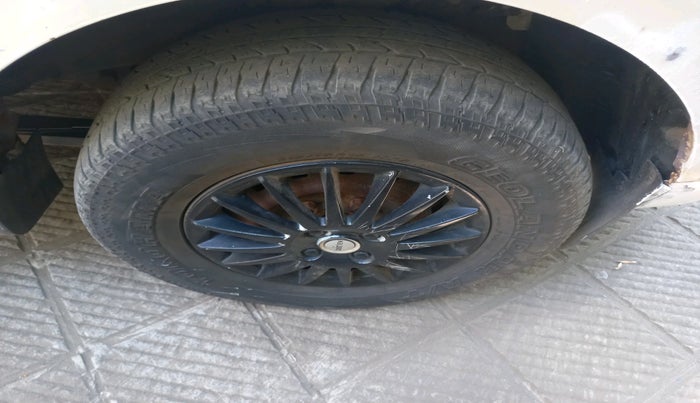 2011 Mahindra Xylo E4, Diesel, Manual, 1,44,131 km, tyre