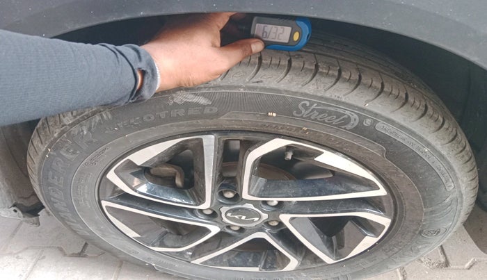 2023 KIA CARENS PRESTIGE PLUS 1.5 PETROL IMT 7 STR, Petrol, Manual, 12,116 km, tyre