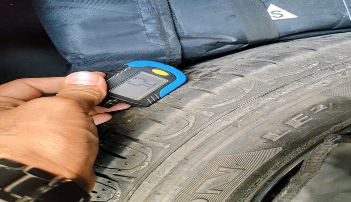 2020 Jeep Compass LONGITUDE (O) 2.0 DIESEL, Diesel, Manual, 1,47,731 km, tyre