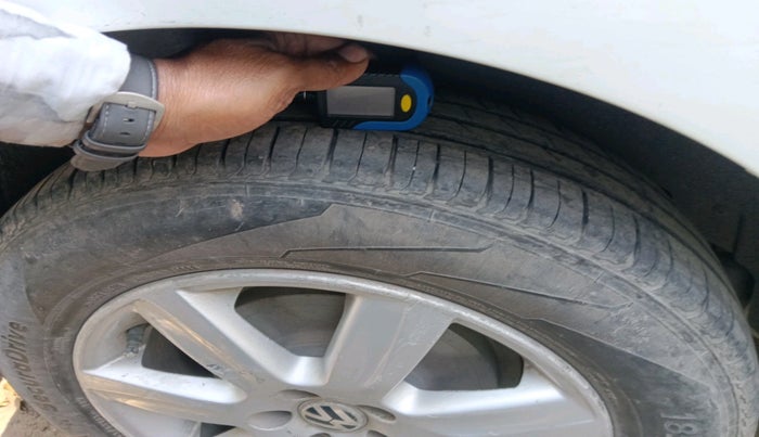 2011 Volkswagen Vento TRENDLINE 1.6, Petrol, Manual, 1,32,675 km, tyre