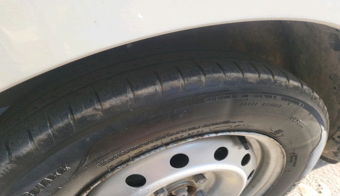 2018 Maruti Dzire LXI, Petrol, Manual, 42,335 km, tyre