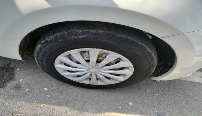 2018 Maruti Dzire LXI, Petrol, Manual, 42,335 km, tyre