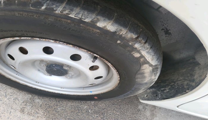 2018 Maruti Dzire LXI, Petrol, Manual, 42,335 km, tyre