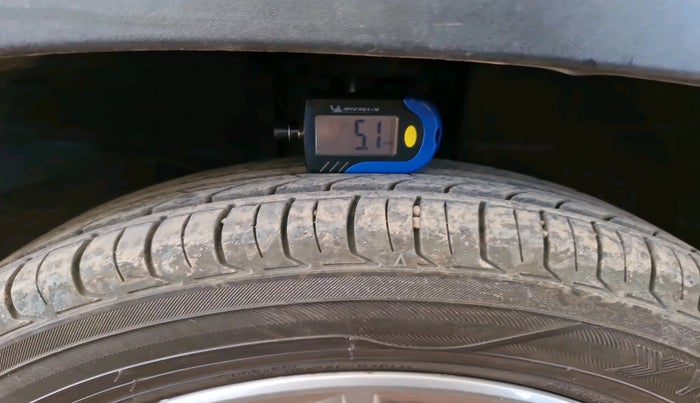 2019 Renault Kwid RXT 1.0 AMT, Petrol, Automatic, 57,987 km, tyre