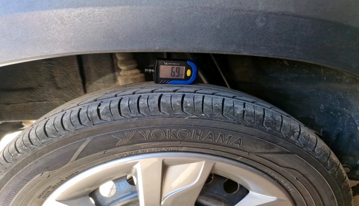 2019 Renault Kwid RXT 1.0 AMT, Petrol, Automatic, 57,987 km, tyre