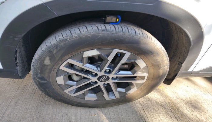 2025 Hyundai VENUE SX 1.5 CRDI, Diesel, Manual, 19,185 km, tyre