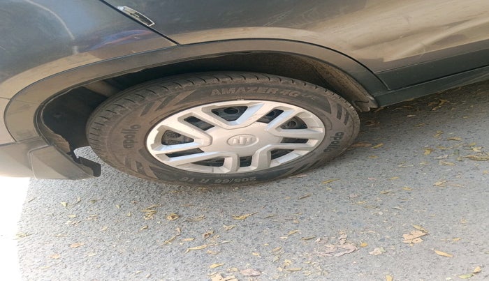 2016 Maruti Vitara Brezza VDI (O), Diesel, Manual, 1,49,682 km, tyre