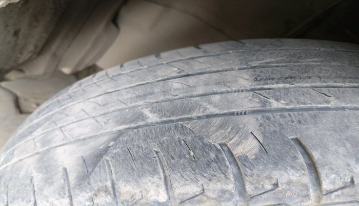 2011 Toyota Corolla Altis VL AT PETROL, Petrol, Automatic, 1,96,112 km, tyre