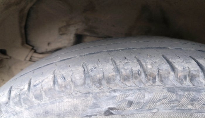 2011 Toyota Corolla Altis VL AT PETROL, Petrol, Automatic, 1,96,112 km, tyre