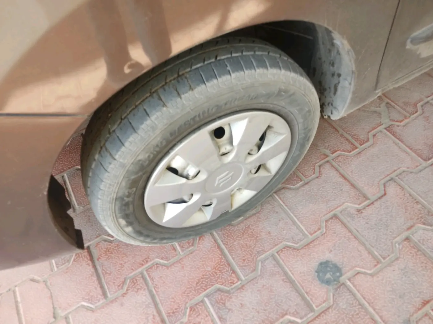 2013 Maruti Wagon R 1.0 LXI, Petrol, Manual, 1,29,835 km, tyre