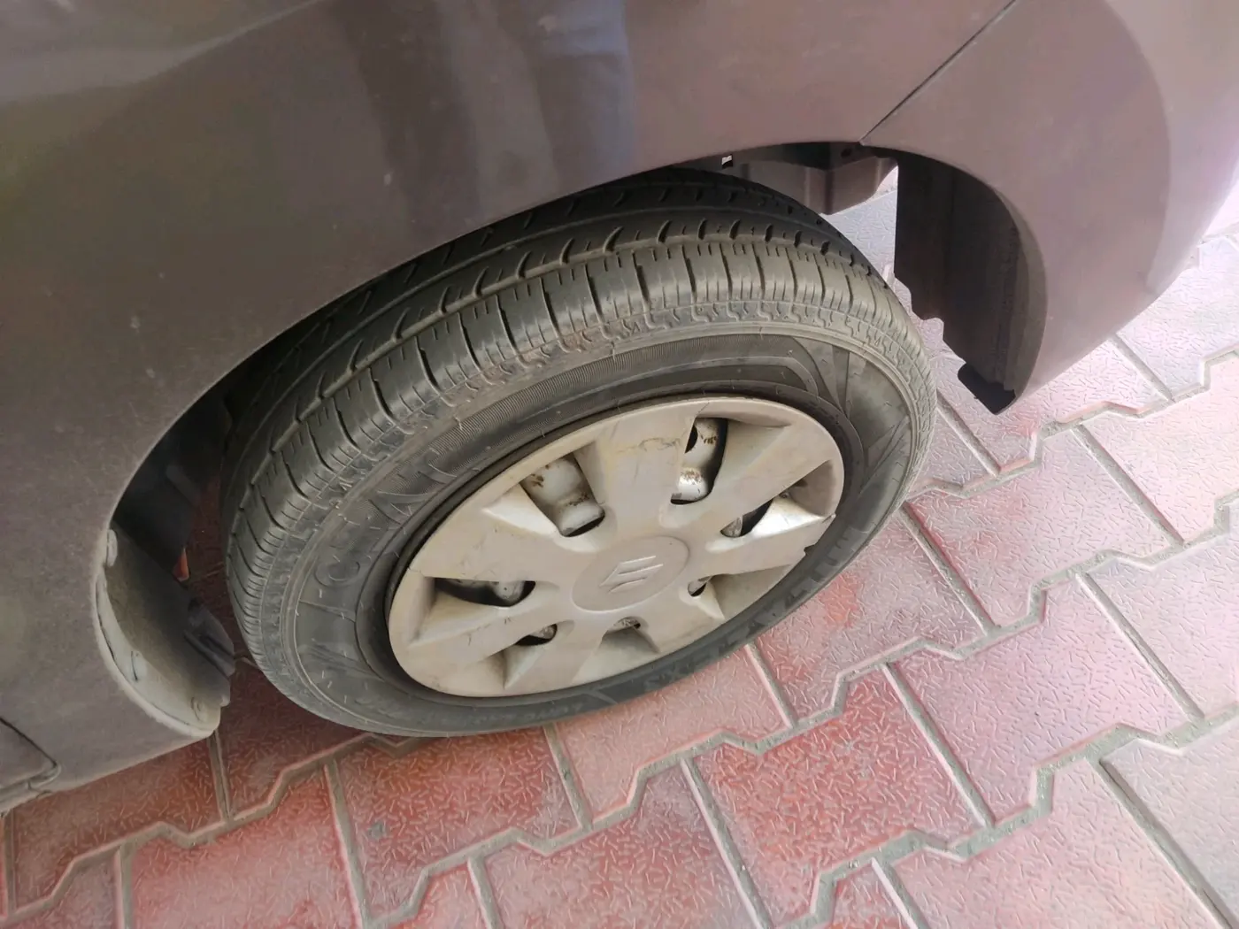 2013 Maruti Wagon R 1.0 LXI, Petrol, Manual, 1,29,835 km, tyre