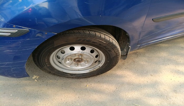 2015 Hyundai Eon ERA +, Petrol, Manual, 43,709 km, tyre