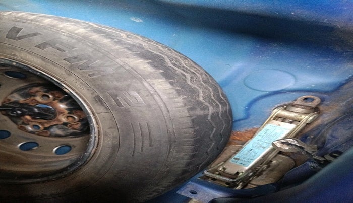 2015 Hyundai Eon ERA +, Petrol, Manual, 43,709 km, tyre