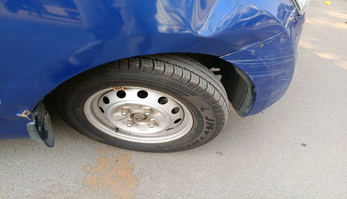 2015 Hyundai Eon ERA +, Petrol, Manual, 43,709 km, tyre