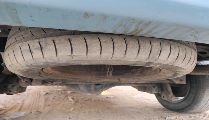 2011 Toyota Innova 2.5 G4 8 STR, Diesel, Manual, 1,67,861 km, tyre