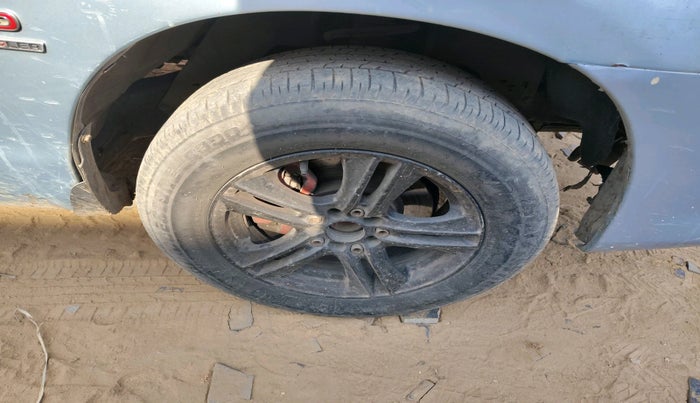 2011 Toyota Innova 2.5 G4 8 STR, Diesel, Manual, 1,67,861 km, tyre