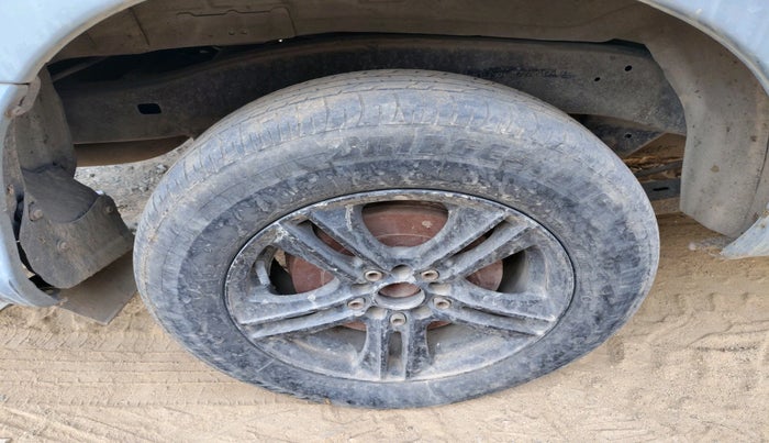 2011 Toyota Innova 2.5 G4 8 STR, Diesel, Manual, 1,67,861 km, tyre