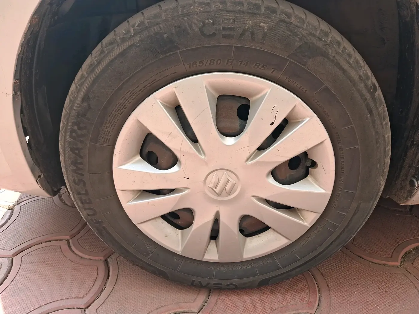 2013 Maruti Swift Dzire VXI, Petrol, Manual, 1,04,614 km, tyre