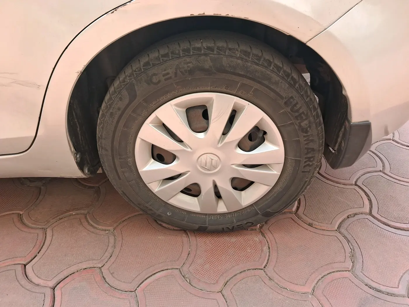 2013 Maruti Swift Dzire VXI, Petrol, Manual, 1,04,614 km, tyre