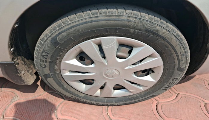 2013 Maruti Swift Dzire VXI, Petrol, Manual, 1,04,614 km, tyre
