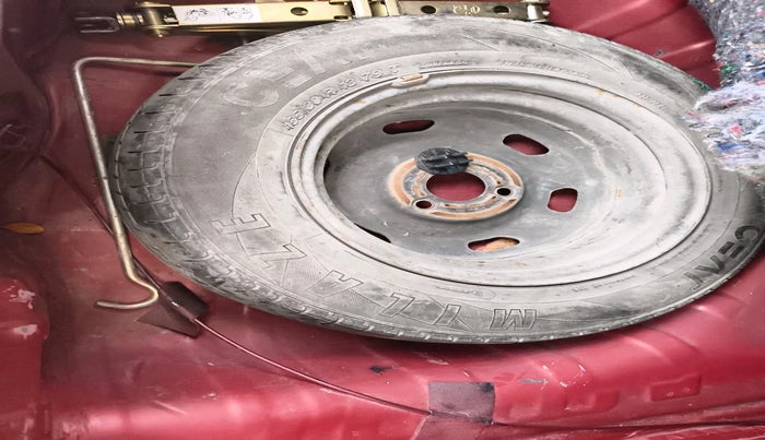 2016 Renault Kwid RXT 0.8, Petrol, Manual, 61,478 km, tyre