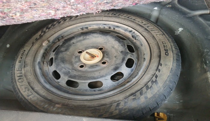 2012 Ford Figo ZXI 1.4 DIESEL, Diesel, Manual, 2,07,970 km, tyre