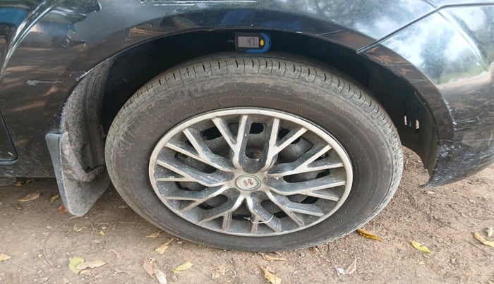 2012 Ford Figo ZXI 1.4 DIESEL, Diesel, Manual, 2,07,970 km, tyre