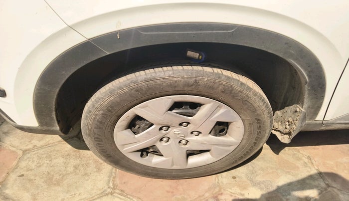 2021 Hyundai VENUE S 1.2, Petrol, Manual, 22,239 km, tyre