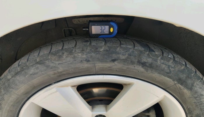 2015 Skoda Rapid 1.5 TDI CR ELEGANCE AT, Diesel, Automatic, 1,65,396 km, tyre