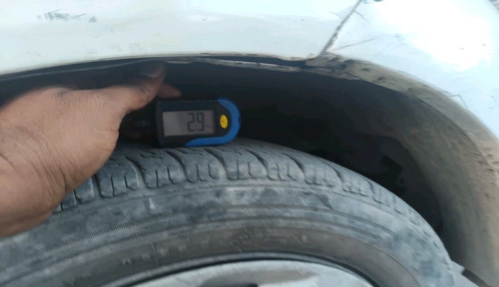 2012 Honda Brio S MT, CNG, Manual, 1,39,417 km, tyre