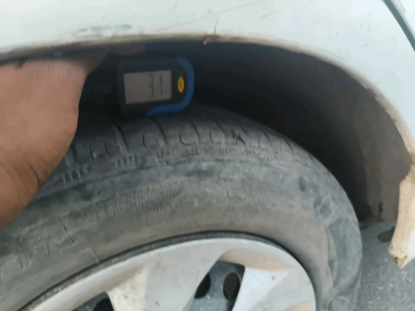 2012 Honda Brio S MT, CNG, Manual, 1,40,000 km, tyre