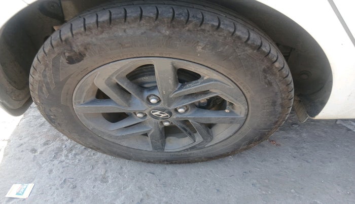 2021 Hyundai GRAND I10 NIOS SPORTZ 1.2 KAPPA VTVT CNG, CNG, Manual, 1,26,821 km, tyre