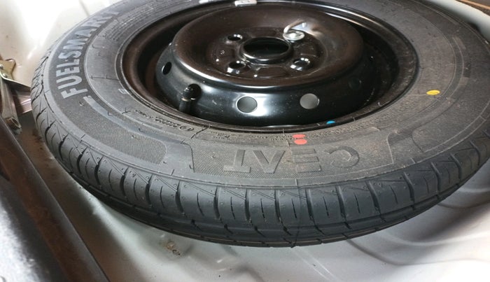 2021 Maruti Alto VXI, Petrol, Manual, 10,568 km, tyre