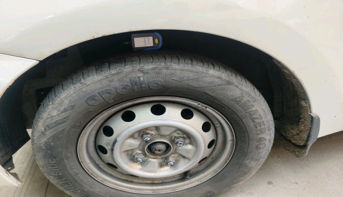 2014 Hyundai Eon ERA +, CNG, Manual, 46,559 km, tyre