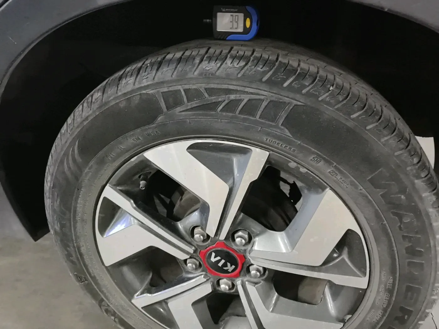 2020 KIA SONET HTK PLUS 1.5 AT, Diesel, Automatic, 44,753 km, tyre