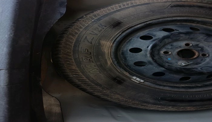 2016 Maruti Swift Dzire VDI, Diesel, Manual, 1,14,758 km, tyre